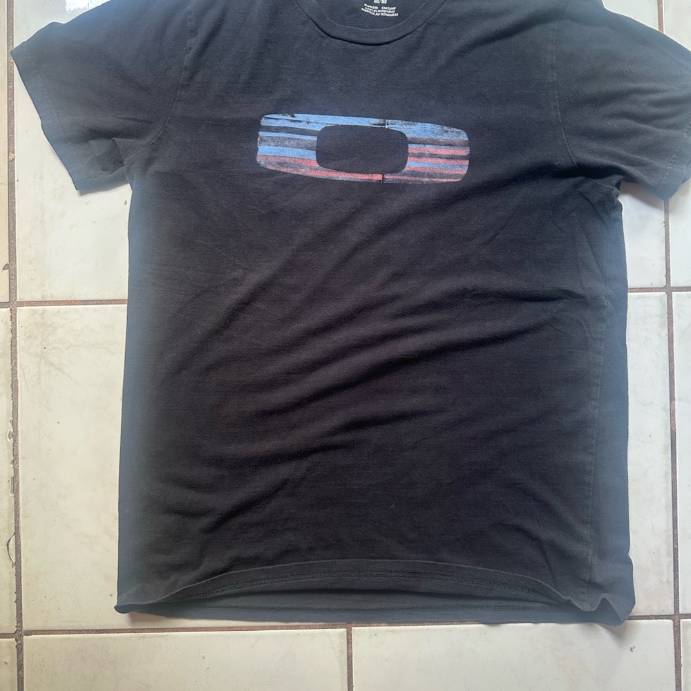 Oakley Black Short Sleeve Tee with Logo Design